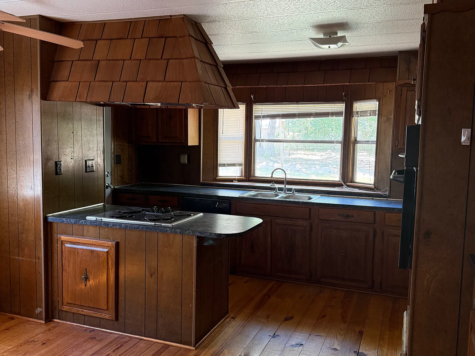 4 bed, 2120 sqft, $1,600 — Photo 3
