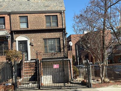 45-21 76th Street, Flushing, NY, 11373