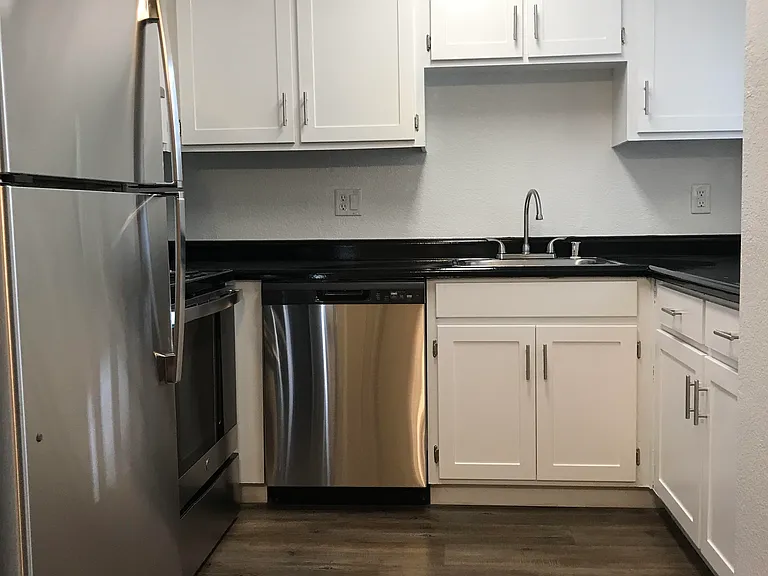 Regency Square Apartments — Photo 37