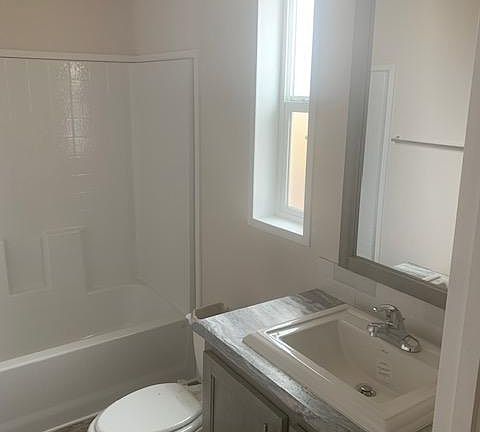 5th image of 4110 Moffat St