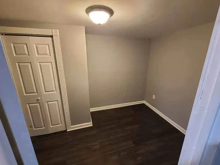 1170 W Hamburg St — Photo 10