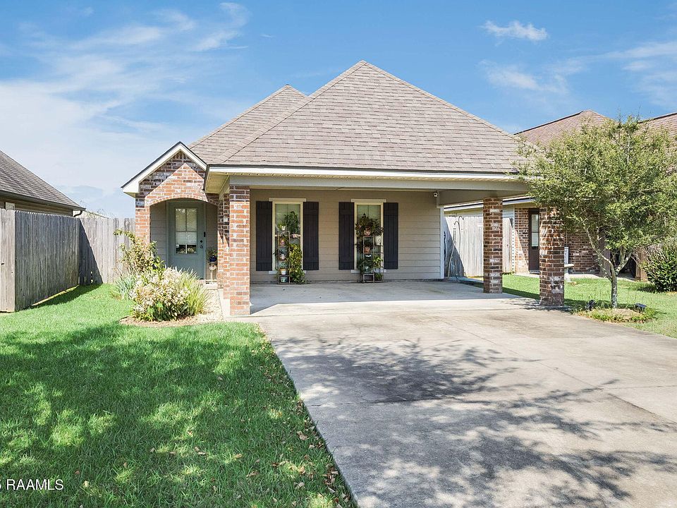 1st image of 121 Acacia Ln