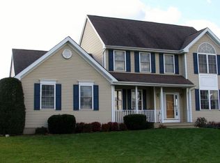 52 Walter Way, Stewartsville, NJ 08886