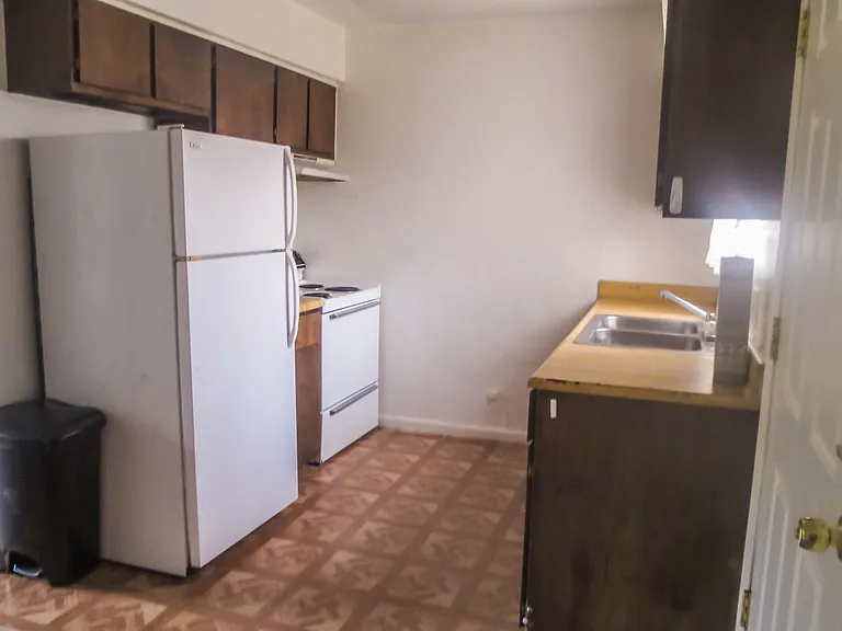 1290 S Lone Tree Rd #0 — Photo 5