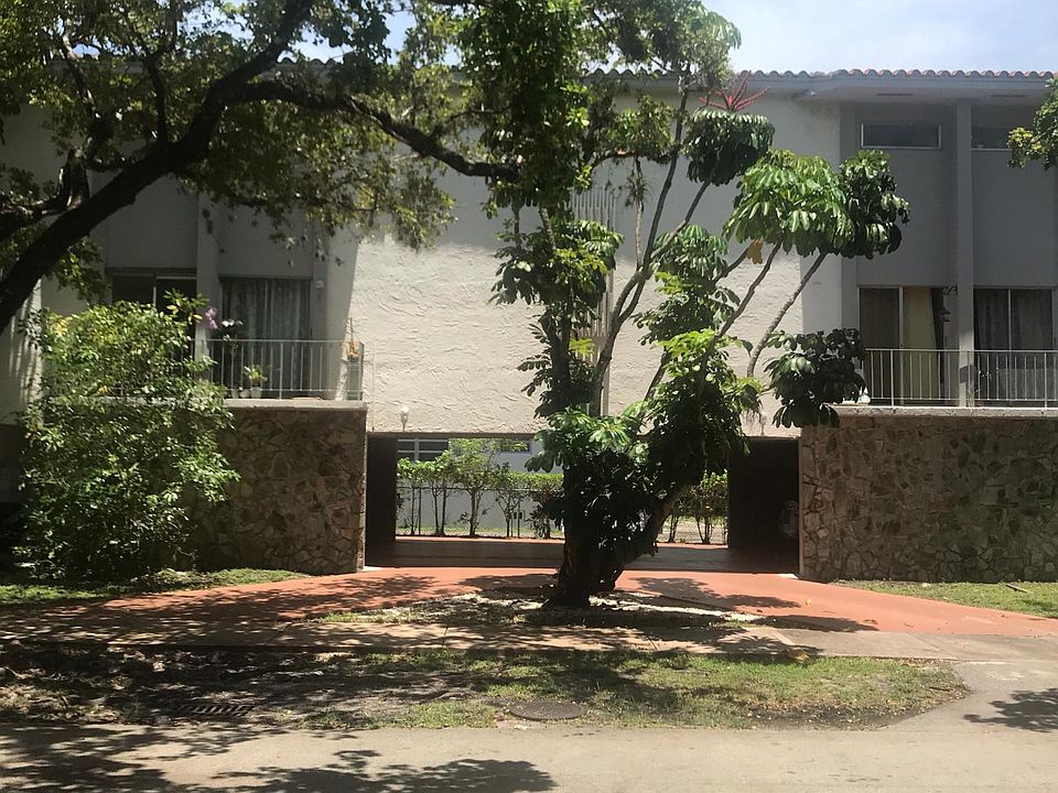 2nd image of 646 Malaga Ave