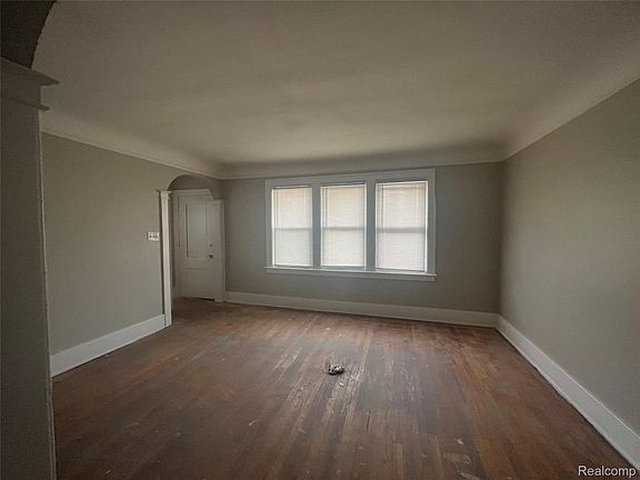 5th image of 3020 Clements St