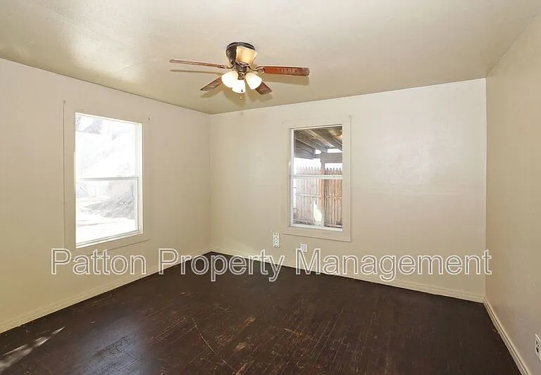 106 N Virginia St — Photo 2