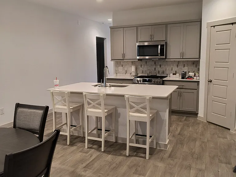350 Silver Bridge Ct — Photo 3
