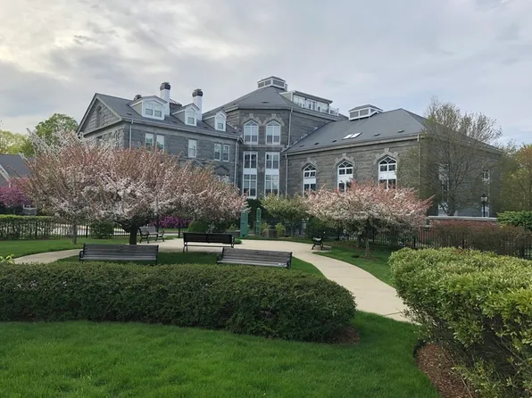 47 Village Ave Unit 206, Dedham, MA 02026