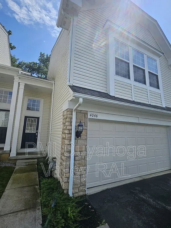 2 bed, 2.5 bath, 1622 sqft, $2,145 — Photo 1