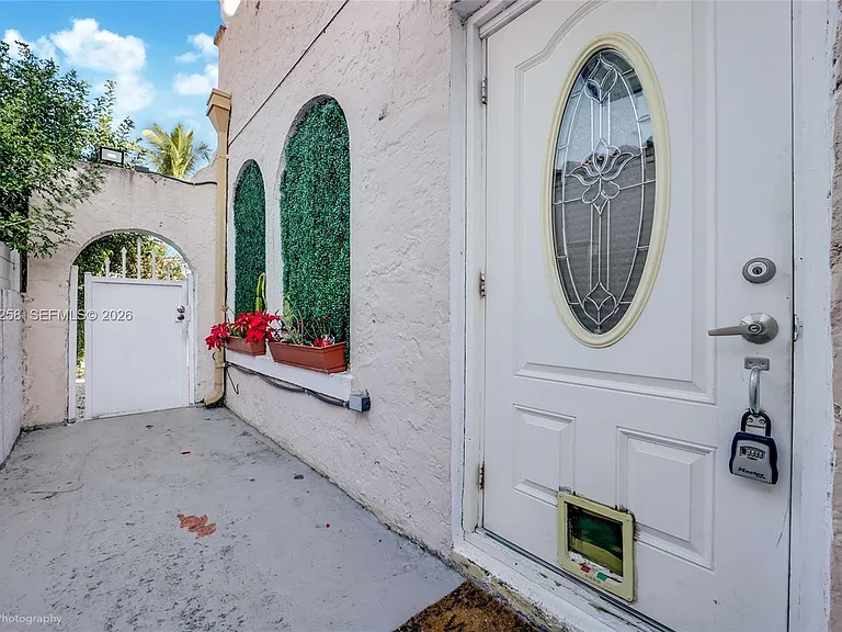 1678 SW 11th St #STUDIO — Photo 2