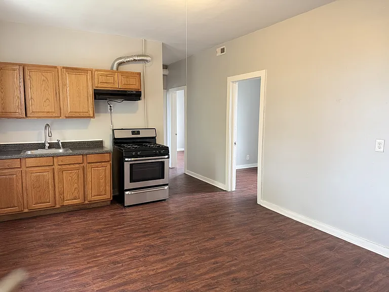 8401 S Muskegon Ave #2R — Photo 1