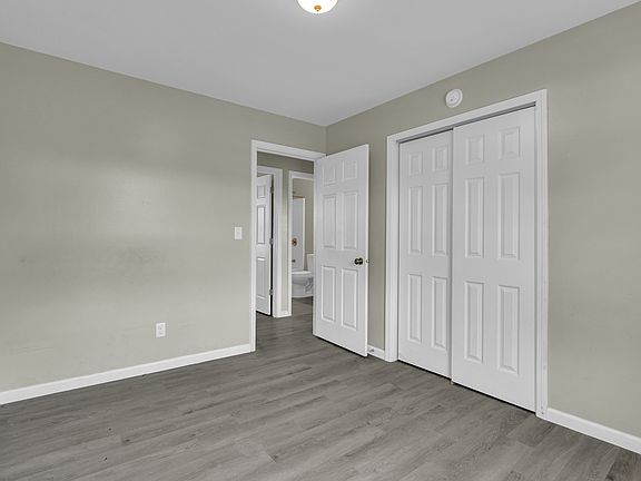 4th image of 800 S High St