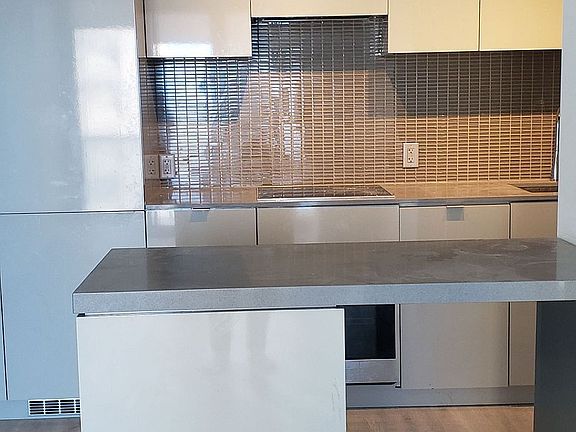 2nd image of 7 Grenville St #1503