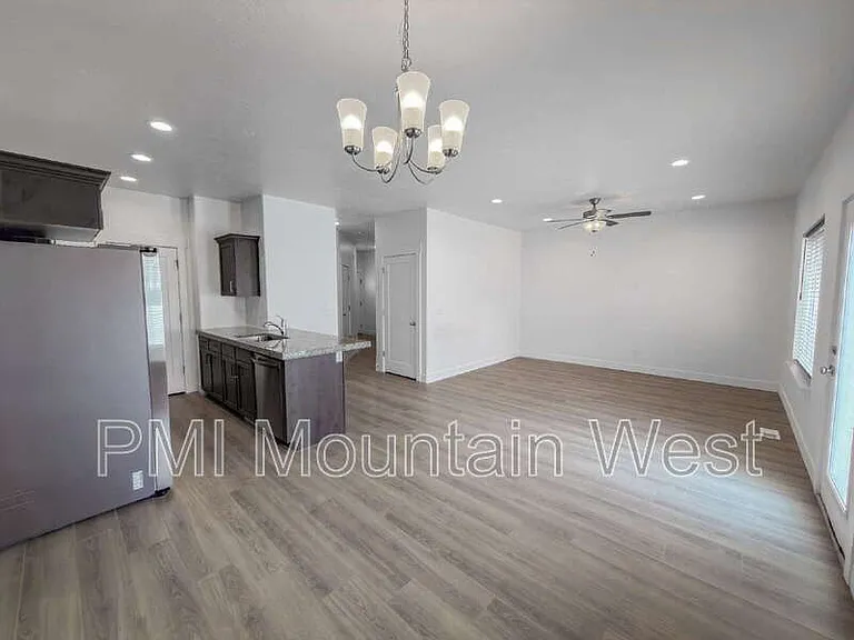 4924 E Breezy Patch Rd — Photo 6