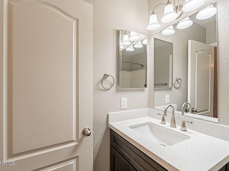 491 E Devon Dr — Photo 25