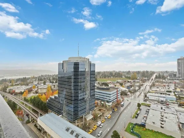 10777 University Dr #2110, Surrey, BC V3T 0E6