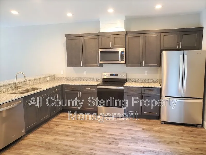 2 bed, 2.0 bath, 1000 sqft, $1,495 — Photo 2