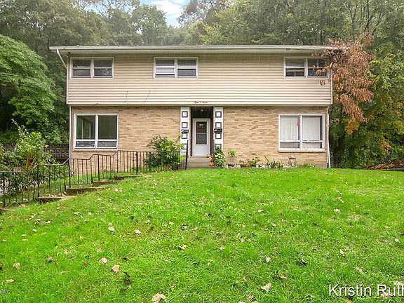 3rd image of 807 Valley Ave NW