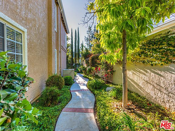 5th image of 821 Riverrock Cir