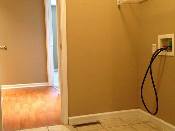 2nd image of 252 Hanover Ct