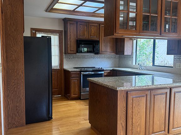 4th image of 354 Paloma Ave