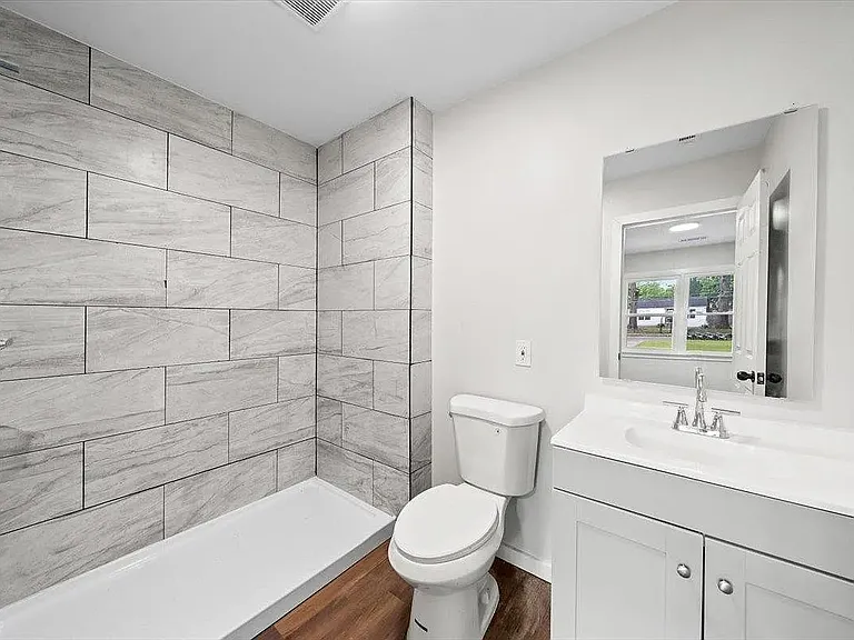 1441 Robin Hood Ln — Photo 10