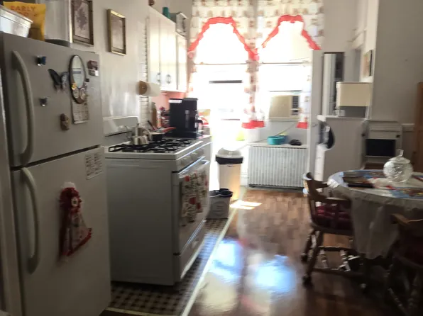 1530 Gates Avenue image 4 of 19