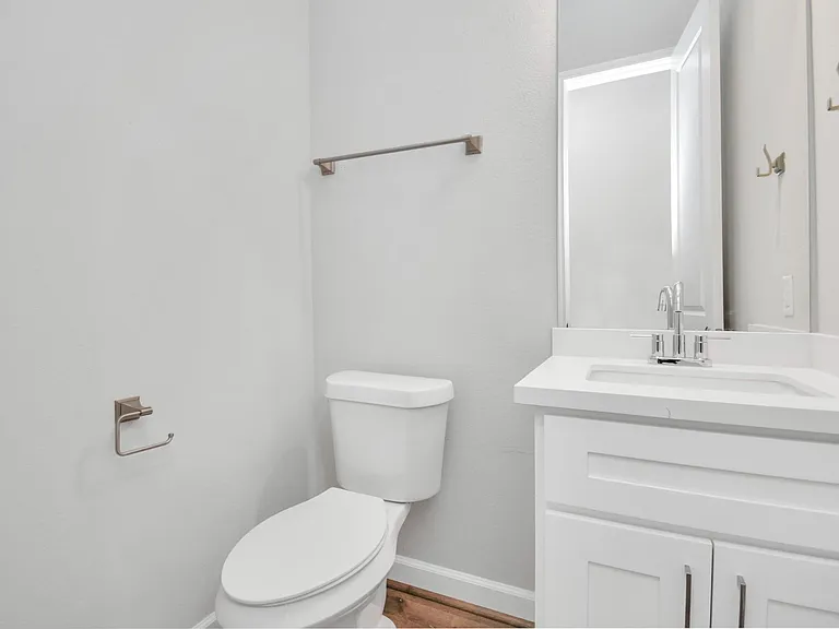 2355 Hoskins Dr — Photo 16
