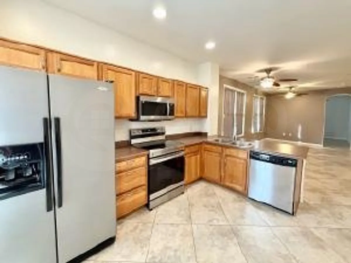 2 bed, 2.5 bath, 1342 sqft, $1,950 — Photo 2