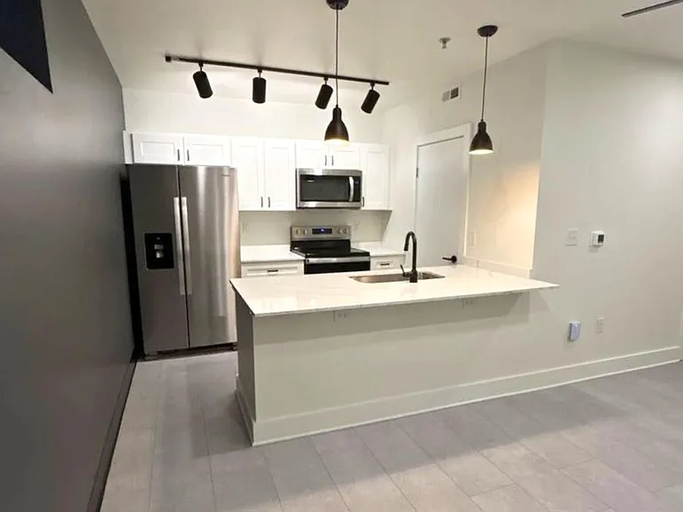 825 Stewart Ave SE #B07 — Photo 1