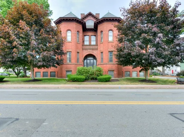 321 Plantation St APT 102, Worcester, MA 01604