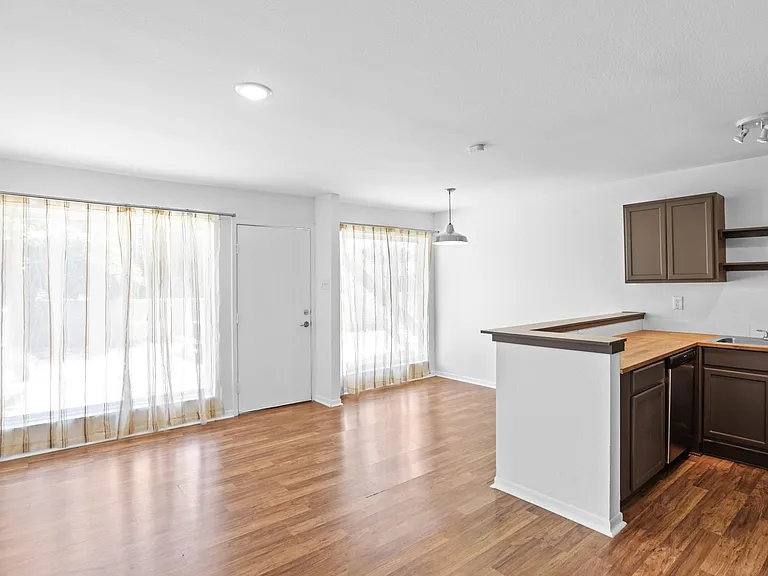 1408 Hughes St #15 — Photo 11