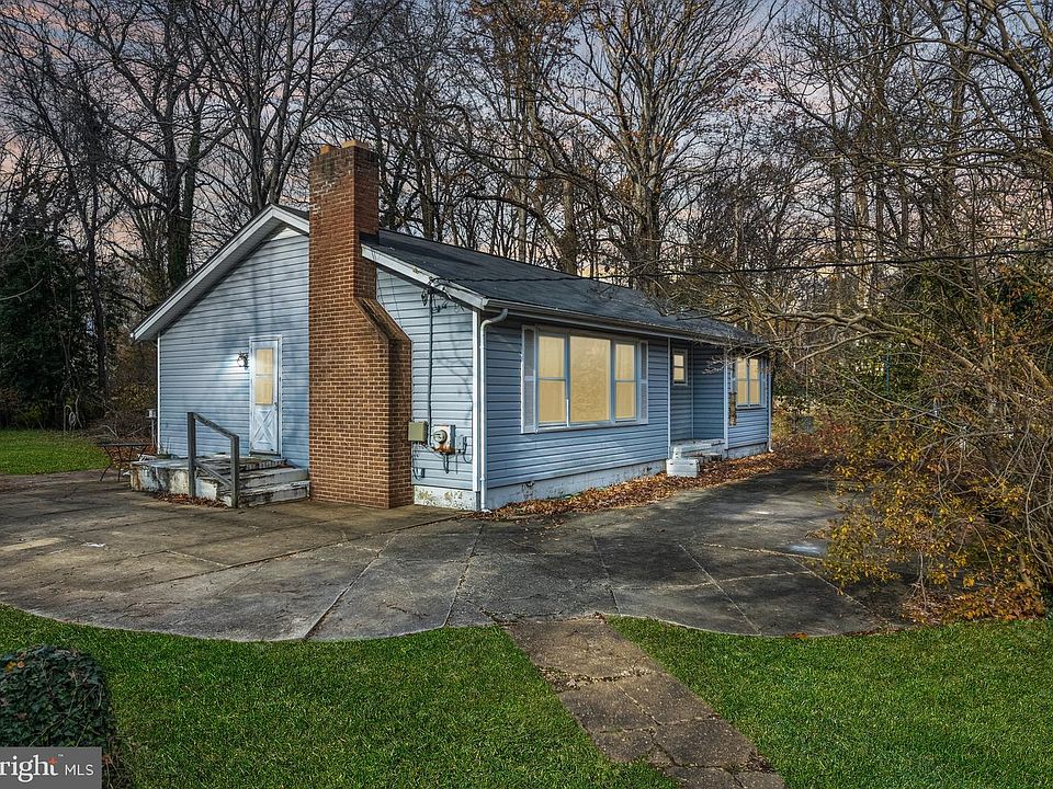 1st image of 959 Woodland Cir