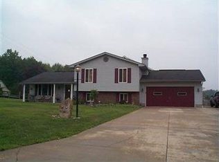 6821 Berry Blossom Dr, Canfield, OH