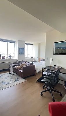4th image of 510 W 52nd St APT 15D