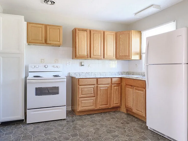 Fay Street Apartments — Photo 25