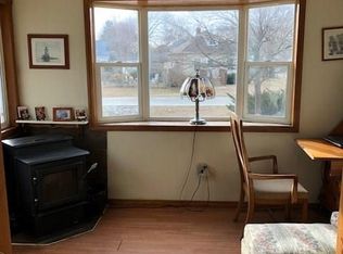 41 Suburban Pkwy, Warwick, RI 02889