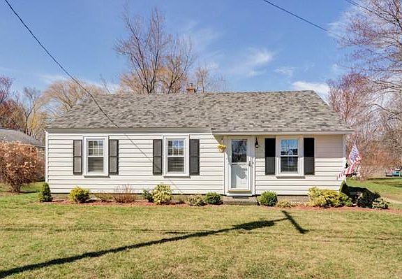 3rd image of 254 Pleasant St