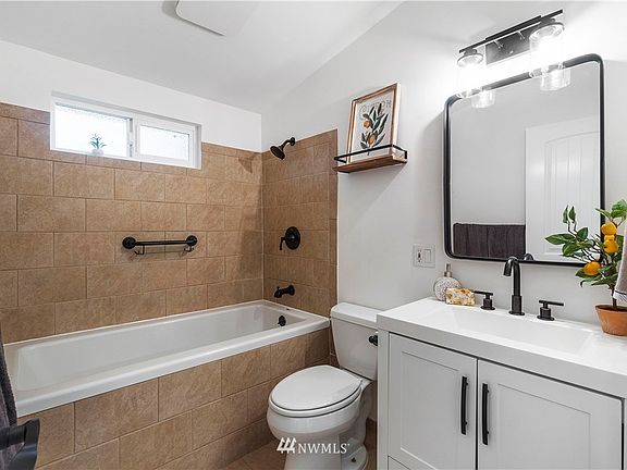 4th image of 5109 N 31st St