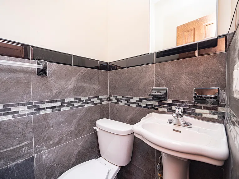 1412 De Kalb Ave #2L — Photo 9