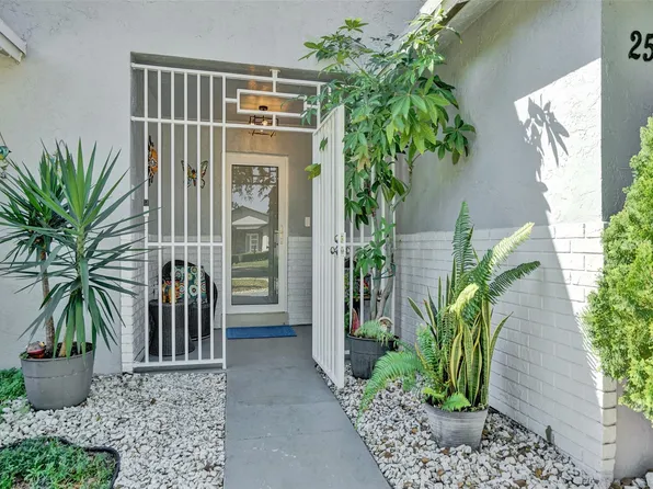 2528 Raleigh Street, Hollywood, FL 33020