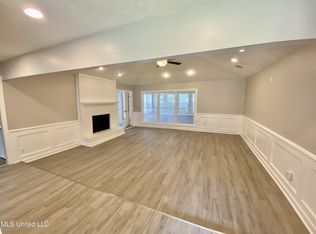 1520 Northlake Cir, Jackson, MS 39211