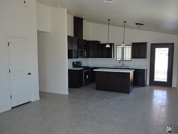 3rd image of 4044 E San Pedro St