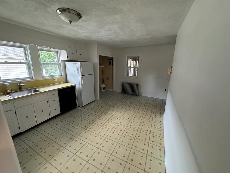 36 Brooks Ave #MAIN — Photo 10