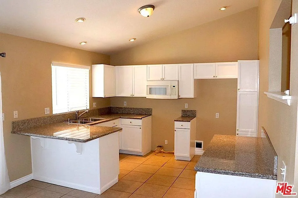 Building Photo - 37052 Calle Grande