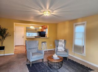 609 E Main St, Pinckney, MI 48169