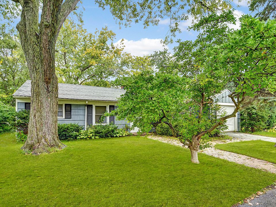 1st image of 318 Shabbona Dr