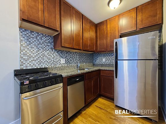 5th image of 425 W Roscoe St #425603