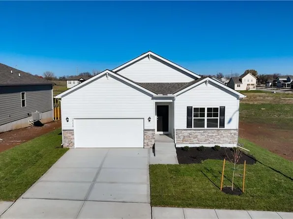 713 Fallen Leaf Dr, Belton, MO 64012